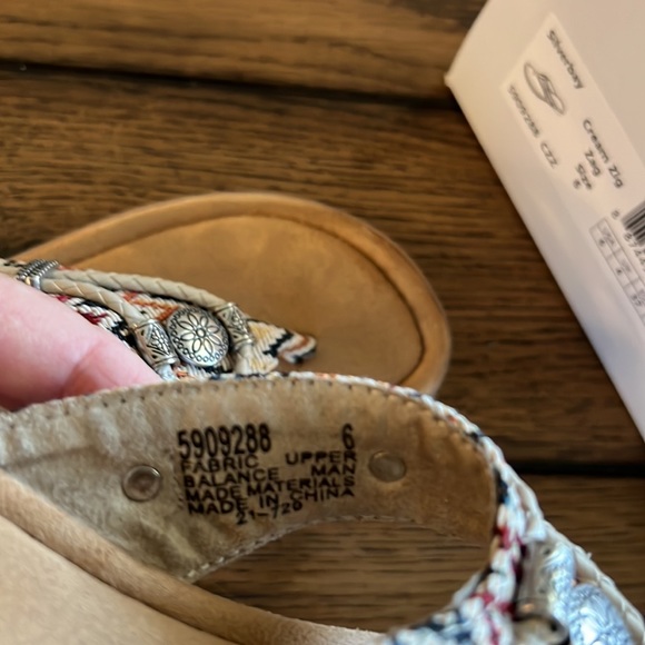 Minnetonka Cream Zig Zag Sandals - Picture 4 of 6